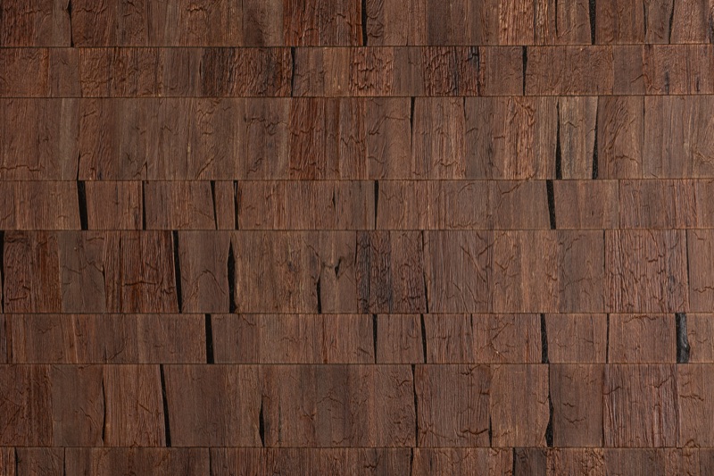 Cleft Mahogany Course dark wood wallcovering — split-plank panel units in reddish-brown and deep espresso, stacked in horizontal courses with matte finish